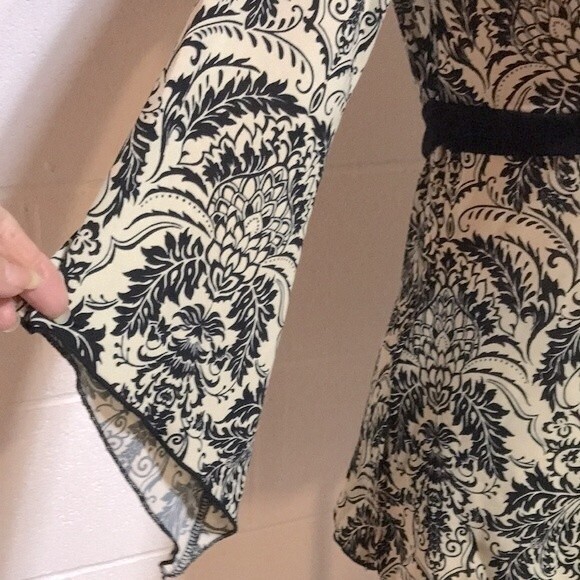 Moa Moa Pointed Sleeve Top Med. - Picture 3 of 7